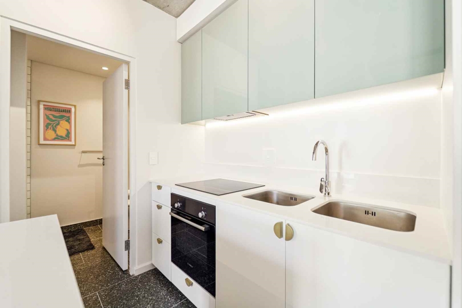 To Let 1 Bedroom Property for Rent in Sea Point Western Cape